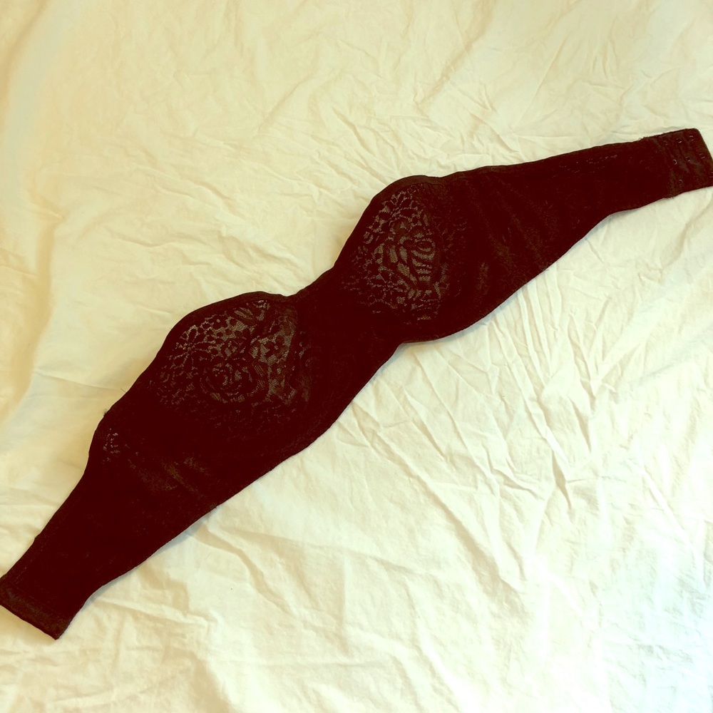 Black lace strapless bra with underwire